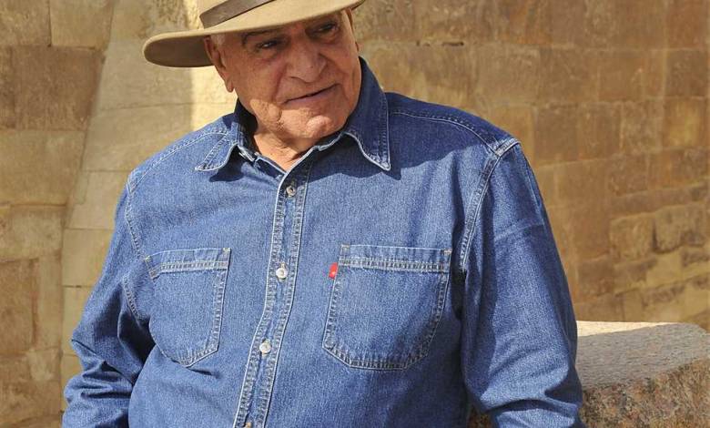 زاهي حواس يكشف مصادر ثروته.. وإيناس الدغيدي: «كلها بالدولار»