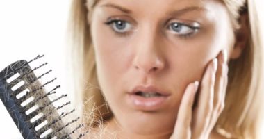 Photo of أسباب تساقط الشعر عند النساء .. أبرزها نقص الفيتامينات والرجيم