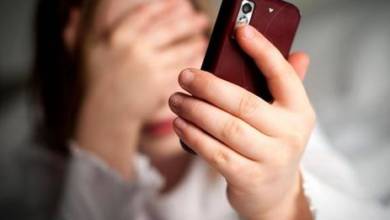 Photo of قال لخطيبي هبعتلك تفاصيل جسمها.. فتاة تستغيث من ابتزاز شاب لها: عايز يتجوزني بالعافية