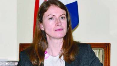 Photo of السفيرة البريطانية للكويتيين: تجنبوا مطار هيثرو