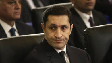 Photo of علاء مبارك يسأل جون كيري عن المليارات المزعومة لوالده: أخبارهم إيه؟