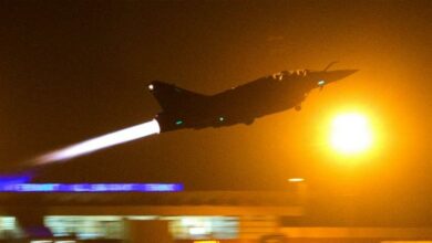 Photo of غارات إسرائيلية على قطاع غزة.. واقتحام قرية عورتا بالضفة الغربية