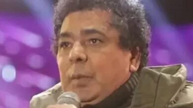 Photo of سقط أثناء تصوير كليب مع تامر حسني.. تفاصيل الحالة الصحية لمحمد منير
