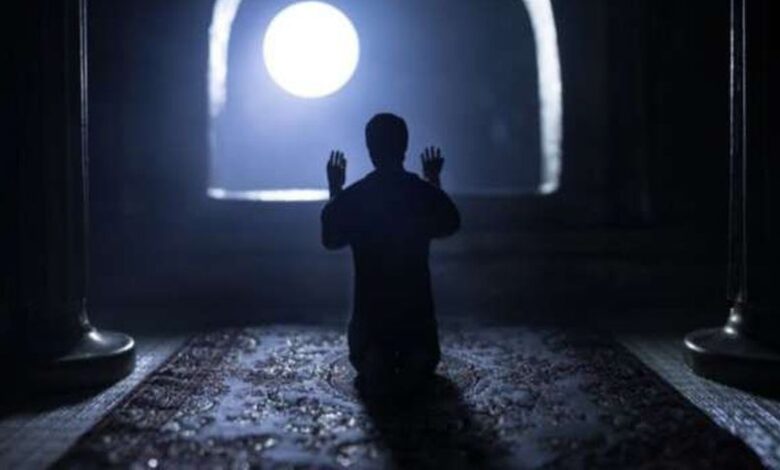 هل الأفضل في قيام الليل إطالة الوقوف للقراءة أم كثرة عدد الركعات؟