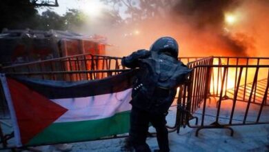 Photo of الشرطة البريطانية تعتقل أكثر من 470 مناصرا لمجموعة “فلسطين أكشن”
