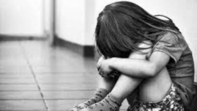 Photo of جردهما من ملابسهما.. مدرس يهـ.ـتك عرض فتاتين داخل حضانة مدرسة دولية بأكتوبر