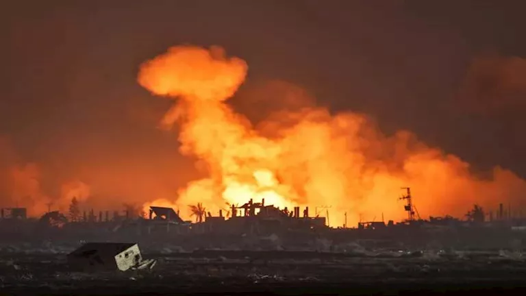 قصف إسرائيلي يستهدف منزلًا بمخيم الشاطئ ويسفر عن شهداء ومصابين