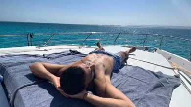 Photo of محمد صلاح ينهي إجازته في الغردقة ويغادر إلى لندن لاستئناف تدريبات ليفربول