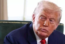 Photo of “بعد إقراره بالذنب”.. ترامب يعفو عن الملياردير البريطاني جو لويس