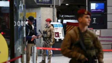 Photo of باريس: إخلاء محطة مونبارناس بعد اعتداء رجل بسكين على ضباط شرطة