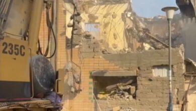 Photo of البلدية تزيل 3190 طنا من أنقاض العقارات المتهالكة في جليب الشيوخ
