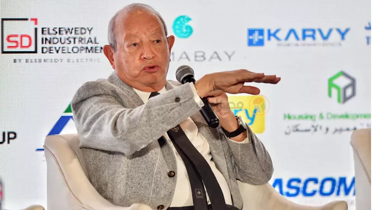 ساويرس يتوقع انهيار محتمل لأسعار النفط بعد سيطرة أمريكا على فنزويلا