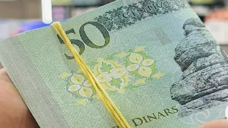 للمرة الثانية في أقل من عام.. ليبيا تخفّض قيمة عملتها أمام الدولار