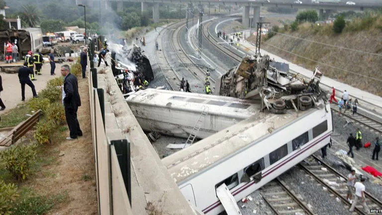 ارتفاع حصيلة قتلى حادث تصادم قطار فائق السرعة بإسبانيا إلى 39