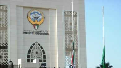 Photo of «الخارجية» تهيب بالمواطنين المتواجدين في إيران أخذ الحيطة والحذر وتجنب أماكن التجمعات