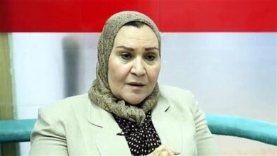 Photo of عبلة الهواري أول سيدة تعتلي منصة رئاسة البرلمان منذ تأسيس مجلس شورى النواب عام 1866 (صور)