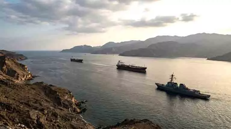 الولايات المتحدة تستعد لتقديم تأمين للسفن بمضيق هرمز خلال أيام